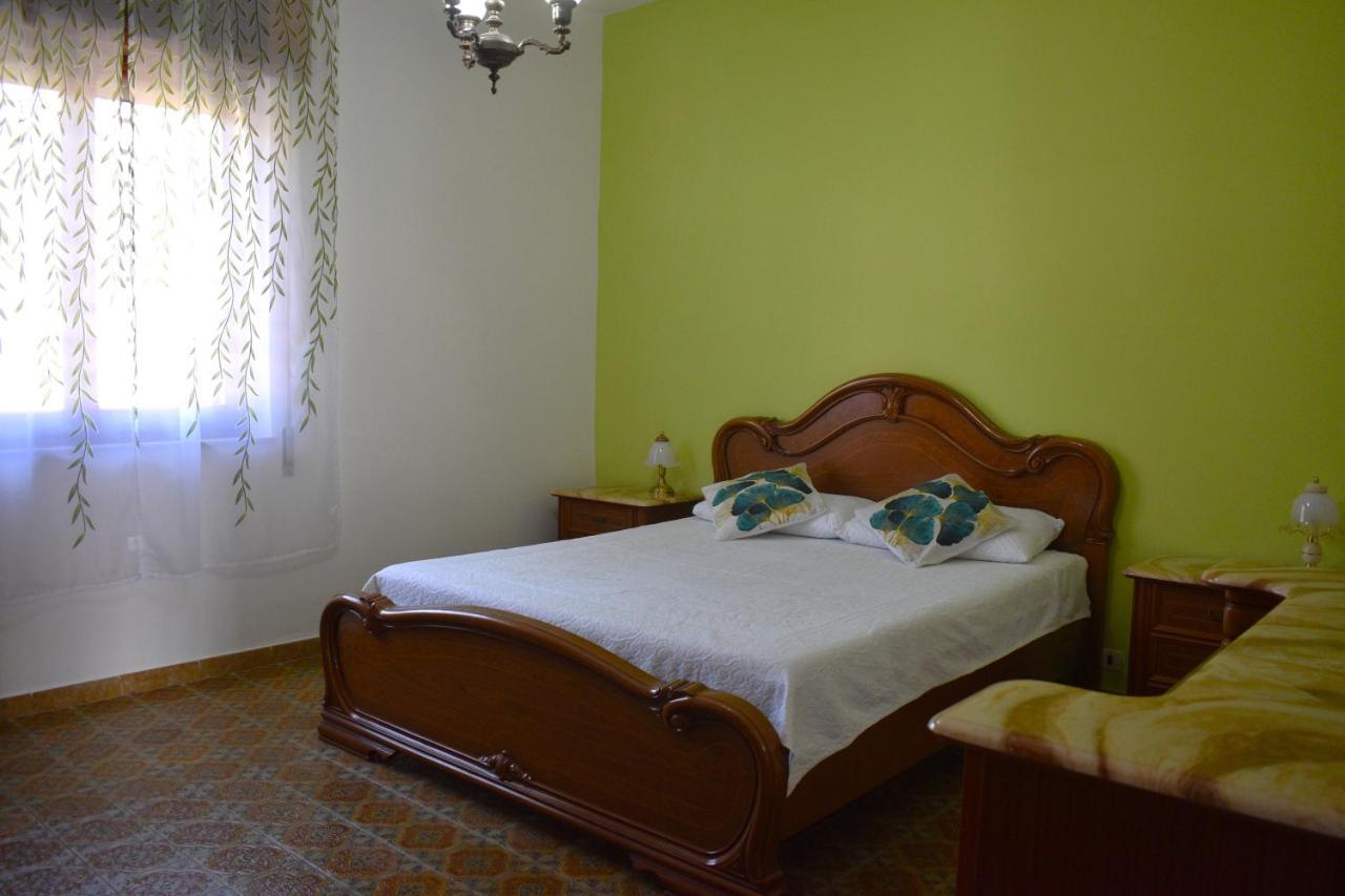 Casa Vacanze "Villa Severina" Iun R6166 R6692 Carbonia Exteriör bild